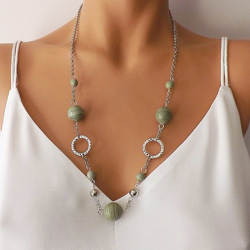 Collier vert en perles artisanales bijou modèle unique
