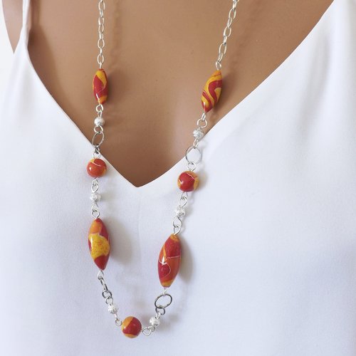 Sautoir collier coloré rouge et jaune idéal pour l'été en perles faites à la main