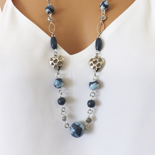 Sautoir collier long bleu pour femme, un bijou moderne pièce unique en perles artisanales