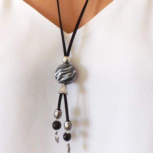 Sautoir moderne noir et blanc en perles artisanales