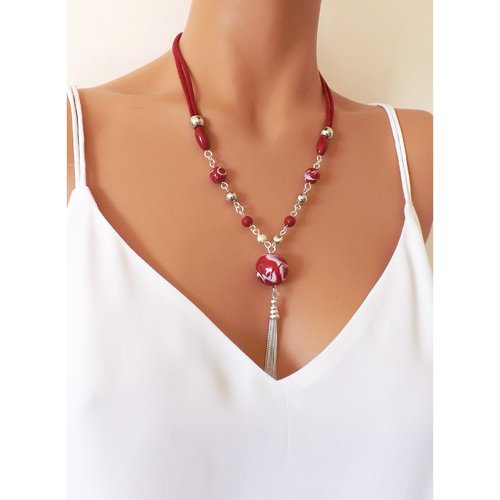 Collier rouge bordeaux chic et moderne en perles artisanales