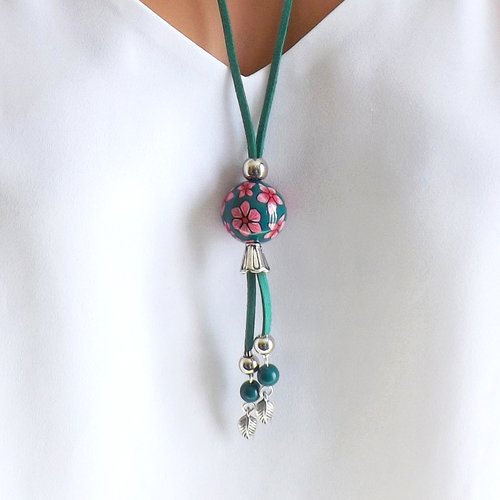 Sautoir vert fantaisie au motif fleuri, collier long pour femme en perles artisanales