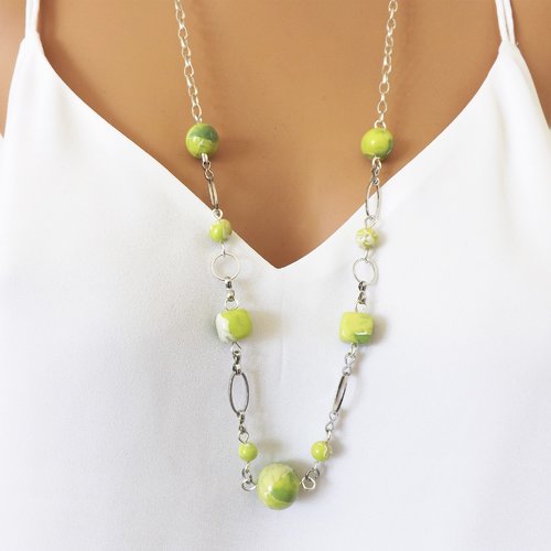 Collier long cadeau pour femme, sautoir fantaisie vert en perles artisanales modèle unique