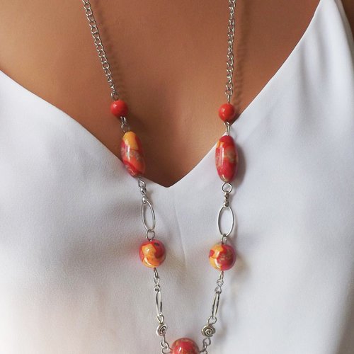 Collier original sautoir coloré rouge et orange en perles faites à la main