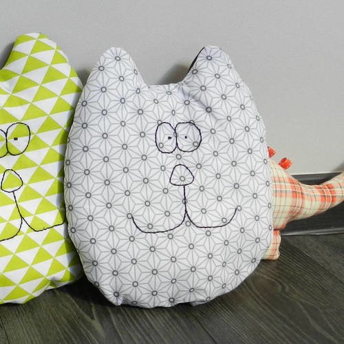 Doudou Coussin Chat En Tissu Motif Japonais Asanoha Gris Decoration Chambre De Bebe Un Grand Marche