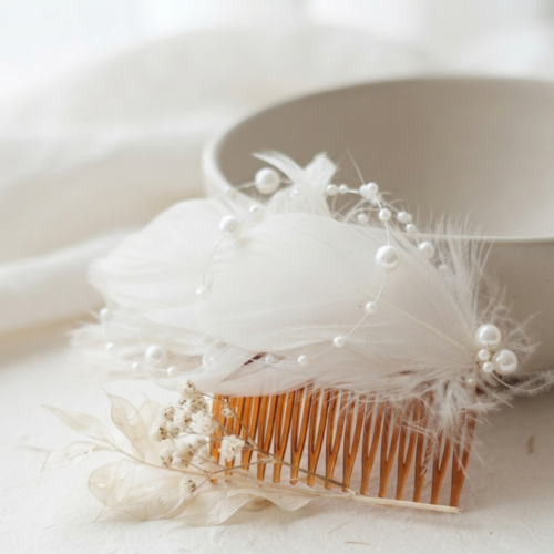Peigne mariée plumes et perles blanche