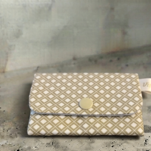 Porte cartes en tissu beige et gris