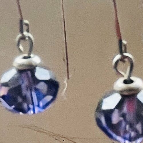 Boucles d'oreilles pendantes, perles violette