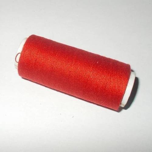 Bobine de fil à couture couleur rouge n°1 