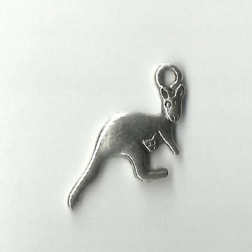 Breloque animal kangourou de couleur argentée 