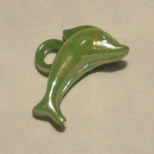 Breloque en forme de dauphin couleur verte 