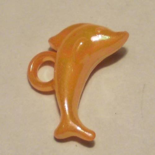 Breloque en forme de dauphin couleur orange 