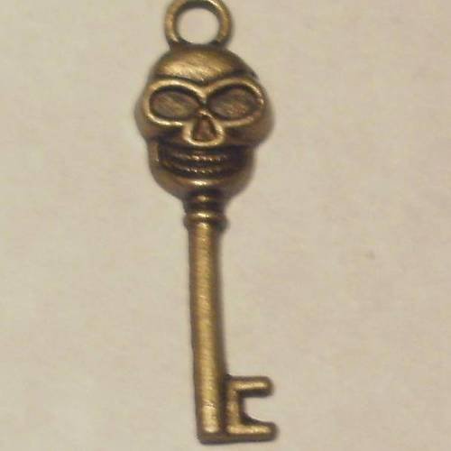 Breloque petite clé tête de mort bronze 