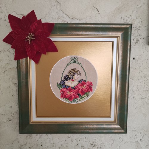 Poinsettia fay -  produit fini - broderie point de croix et perles
