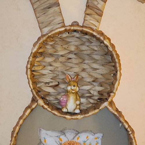 Étagère murale "sleeping bunny"- broderie point de croix - fait main - produit fini