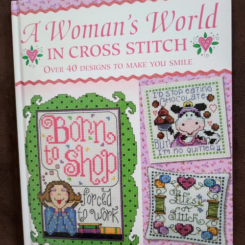 Livre broché a woman's world in cross stitch- joan elliott
