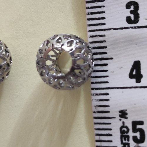 Perles rondes en métal argenté