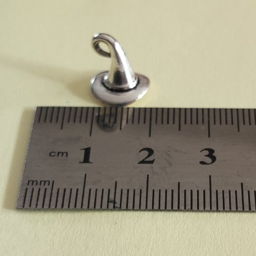 Breloques chapeau de sorcière en métal argenté