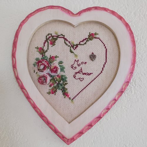 Cadre coeur "mon amour" - produit fini - broderie point de croix faite main