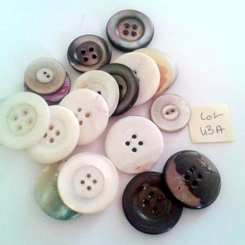 20 boutons nacre blanc gris etc... vintage - taille diverse - 43a