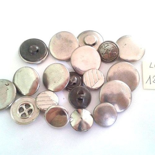 19 boutons métal argenté vintage - taille diverse - 124a