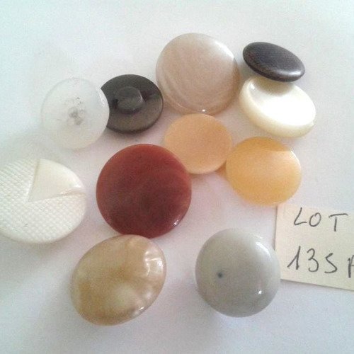 11 boutons résine blanc marron beige vintage - taille diverse - 135a