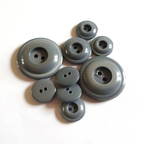 9 boutons résine gris - taille diverse - 40n