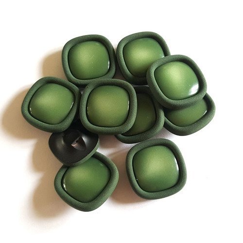 10 boutons résine vert - taille diverse - 55n