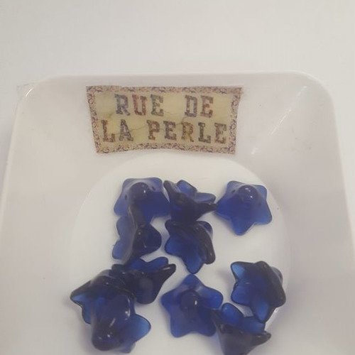 12 perles en verre bleu fonce - forme fleur 13x10mm
