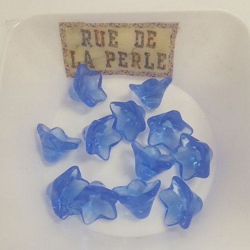 12 perles en verre bleu  - forme fleur 13x10mm