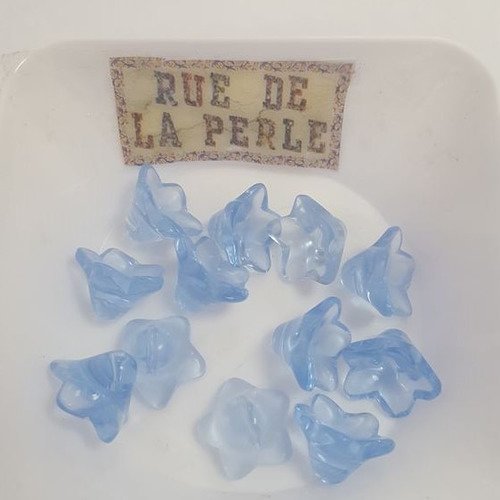 12 perles en verre bleu ciel - forme fleur 13x10mm
