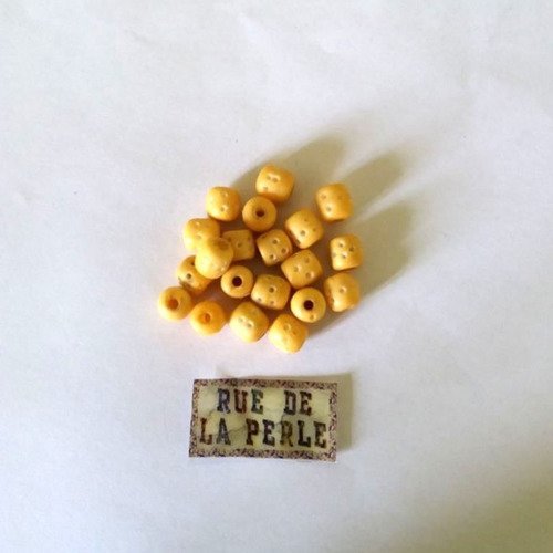 20 perles en résine jaune - 9x8mm - s