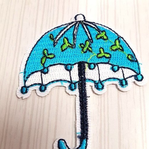 Thermocollant parapluie bleu - 53x64mm - ecusson à coudre - 130