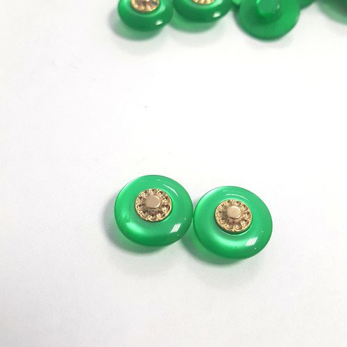 2  boutons résine vert et doré - 13mm- 158t