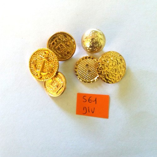 6 boutons en métal doré - taille diverse - 561div