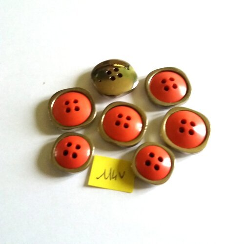 7 boutons en métal argenté et résine rouge - taille diverse - 114v