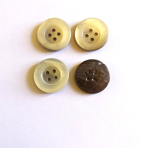 4 boutons en nacre blanc cassé - 22mm - ancien - 64mp