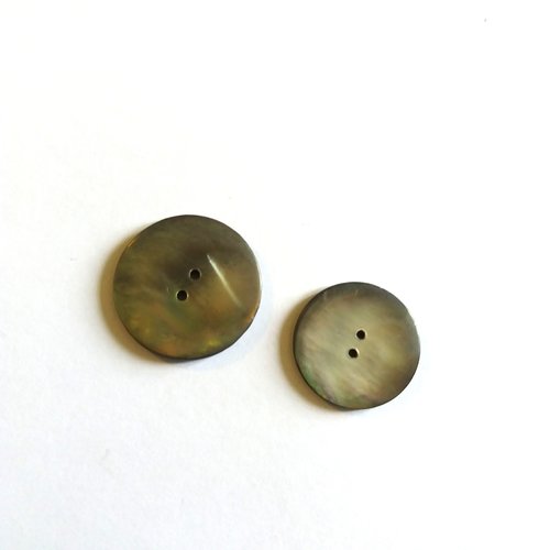 2 boutons ancien en nacre gris - 26mm et 22mm - 84mp