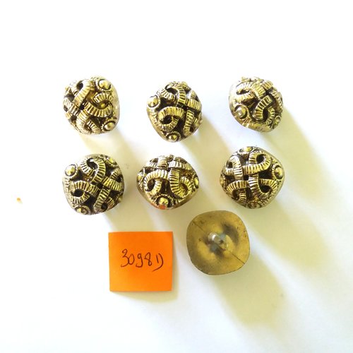 7 boutons vintage en résine doré - 21x21mm - 3098d