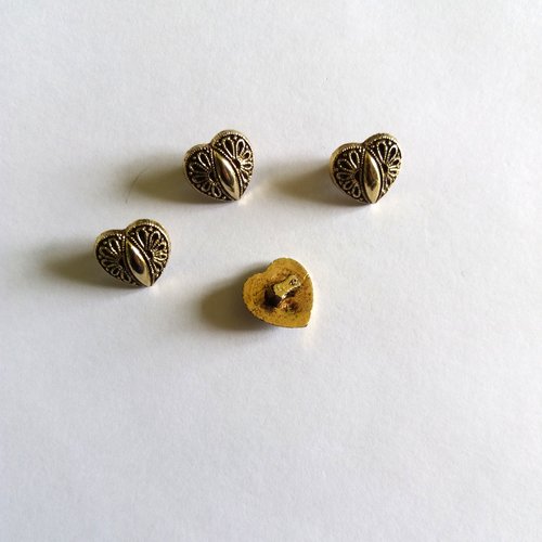 4 boutons en résine doré (un coeur) - ancien - 13mm - 238mp