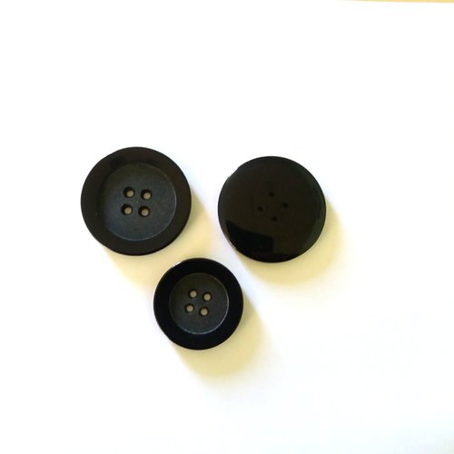 3 boutons en résine bleu marine - 2 de 37mm et 1 de 30mm - 79n