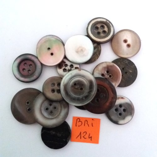 18 boutons en nacre marron/gris - ancien - entre 14mm et 22mm - bri124