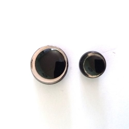 2 boutons en verre noir et argenté - ancien - 28mm et 18mm  - 648mp