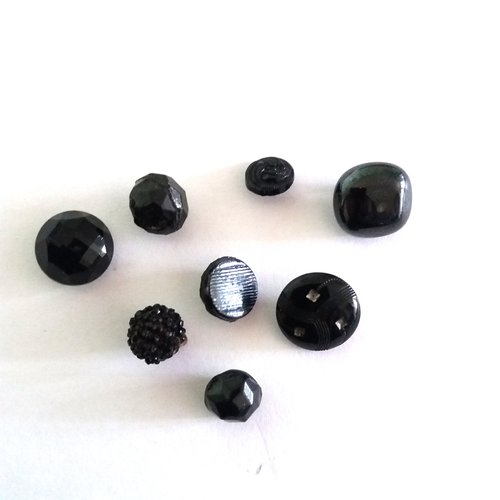 8 boutons en verre noir - ancien - entre 9mm et 15mm - 641mp