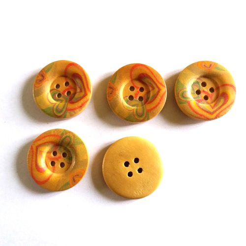 5 boutons fantaisies en bois fond beige et coeur rose - 25mm - 17
