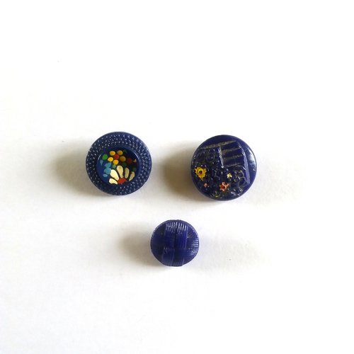 3 boutons en verre bleu foncé et petites fleurs - ancien- 18mm et 13mm - 754mp