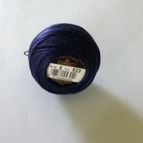 1 bobine de coton perlé bleu foncé n°8 - col.823 - dmc