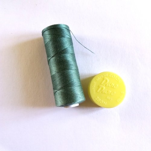Bobine de fil a coudre tous textiles - vert col.37 - 200m - dare dare - sachet 7