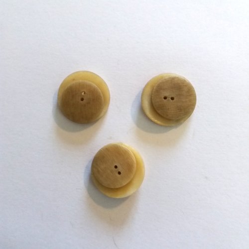 3 boutons en résine beige - art deco - ancien - 21mm - 1047mp