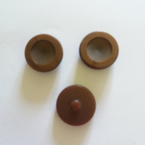3 boutons en résine marron - ancien - 30mm - 1043mp